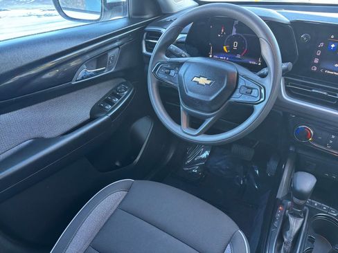 Used 2025 Chevrolet TrailBlazer LT image 30