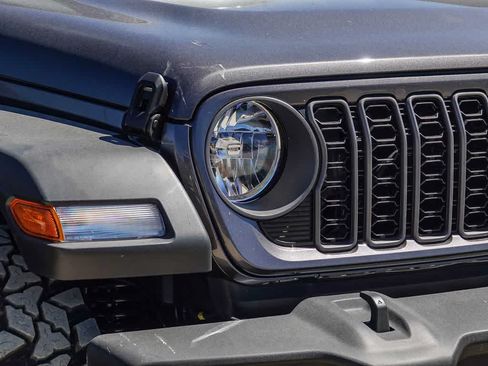Used 2026 Jeep Wrangler Unlimited Sport AWD/4WD image 4