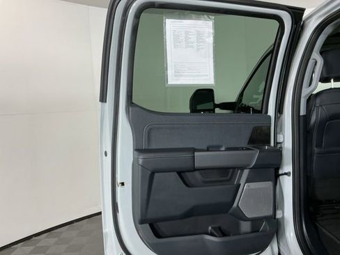 Used 2025 Ford F350 Lariat w/ Black Appearance Package image 29