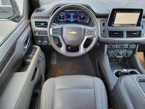 Used 2024 Chevrolet Suburban LT RWD image 18