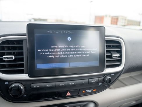 Certified 2022 Hyundai Venue SEL image 27