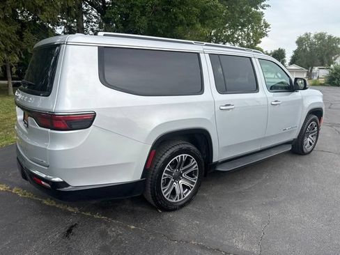 Used 2023 Jeep Wagoneer L Series II AWD/4WD image 5