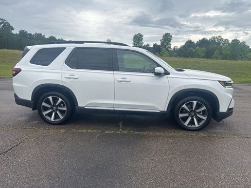 Used 2025 Honda Pilot Touring image 9