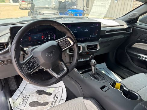 Used 2024 Ford Mustang Premium image 5