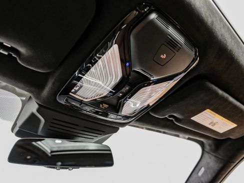 Used 2024 BMW X7 xDrive40i w/ M Sport Package image 32