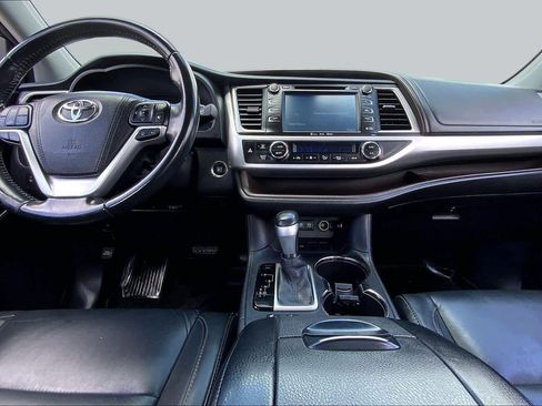 Used 2017 Toyota Highlander XLE FWD image 15