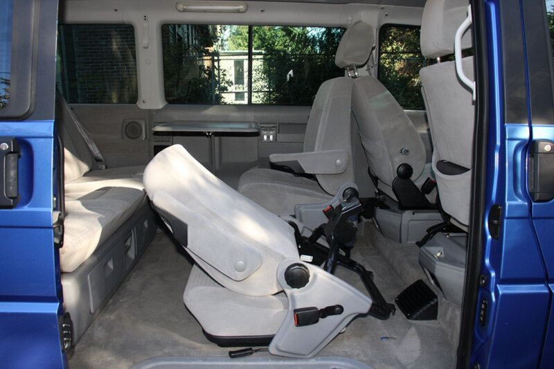 Used 2002 Volkswagen Eurovan MV FWD image 16