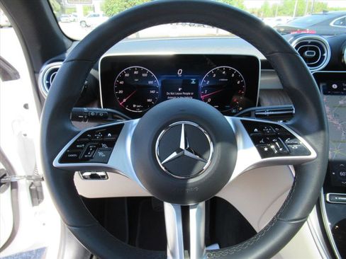 Used 2025 Mercedes-Benz GLC 300 image 20