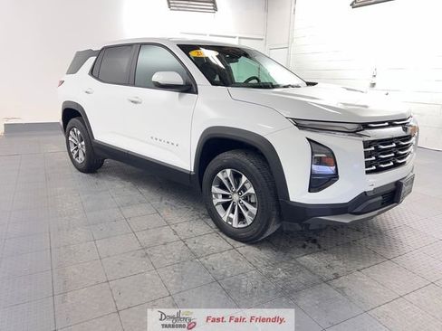 Used 2025 Chevrolet Equinox LT FWD image 3