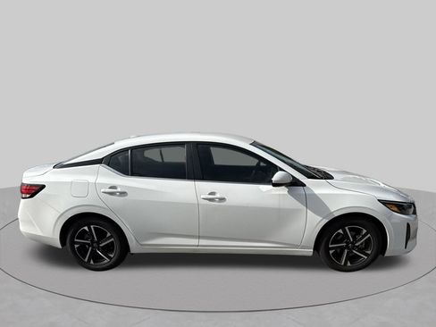 Used 2024 Nissan Sentra SV FWD image 4