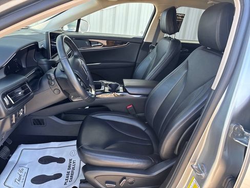 Used 2022 Lincoln Nautilus AWD w/ Premium Package image 11