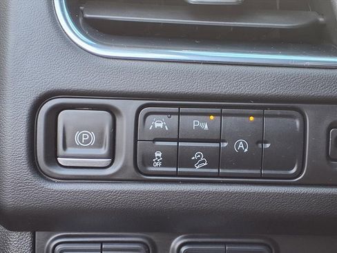 Used 2023 GMC Yukon AT4 image 9