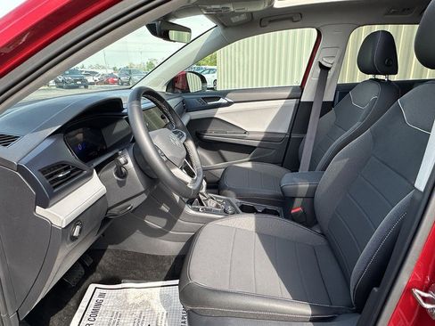 Used 2024 Volkswagen Taos SE w/ Panoramic Sunroof Package image 10