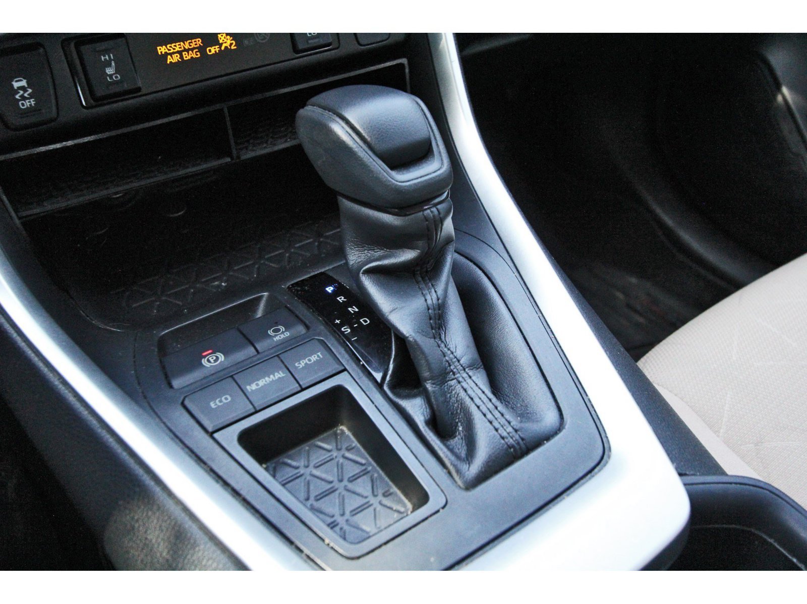 Used 2019 Toyota RAV4 XLE w/ Convenience Package FWD image 25