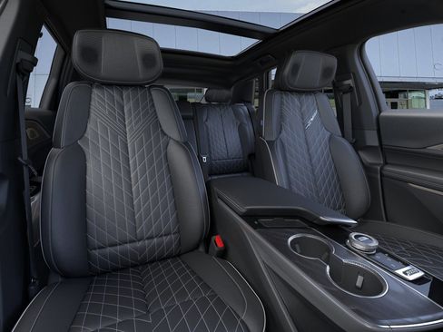 New 2026 Cadillac Lyriq V image 17