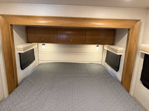 Used 2018 Mercedes-Benz Sprinter 3500 image 74