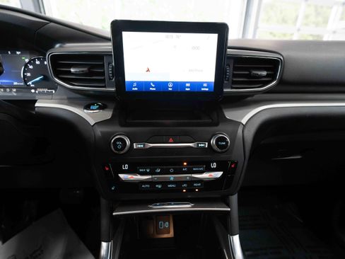 Used 2020 Ford Explorer XLT w/ Equipment Group 202A AWD/4WD image 17