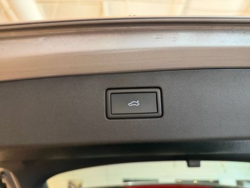 Used 2026 Volkswagen Tiguan SE FWD image 24