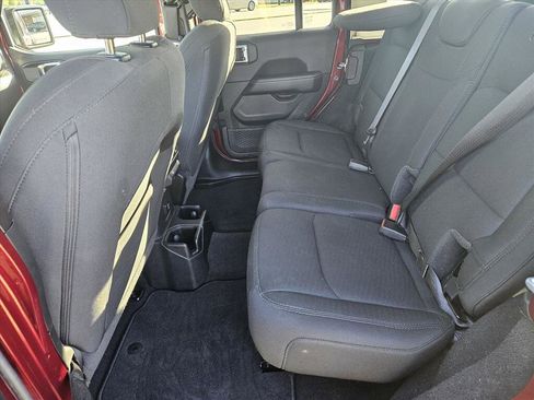 Used 2022 Jeep Wrangler Unlimited Sahara image 17