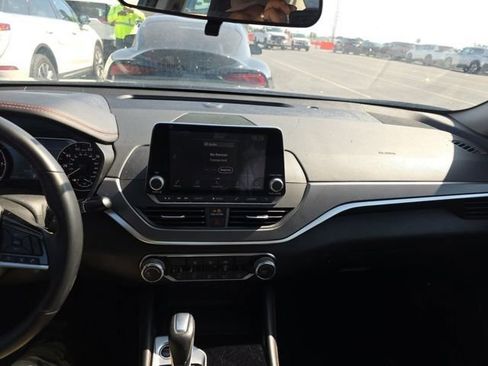 Used 2025 Nissan Altima 2.5 SR FWD image 12