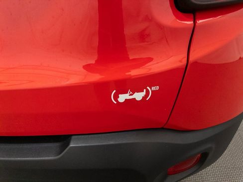 Used 2022 Jeep Renegade Latitude w/ Sun/Sound Group image 7