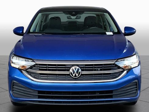 Used 2024 Volkswagen Jetta SE FWD image 4