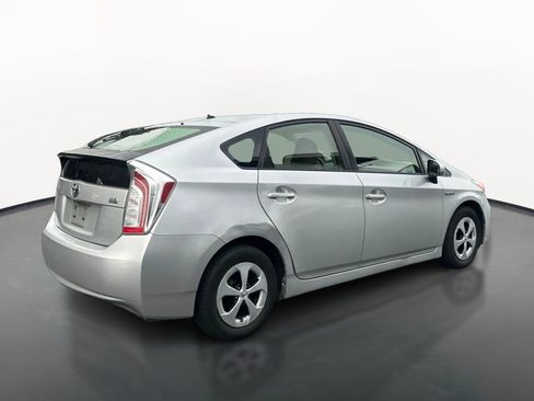 Used 2013 Toyota Prius Two FWD image 3