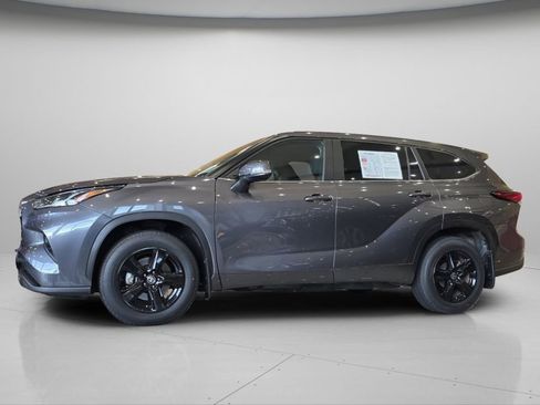 Used 2023 Toyota Highlander LE image 14
