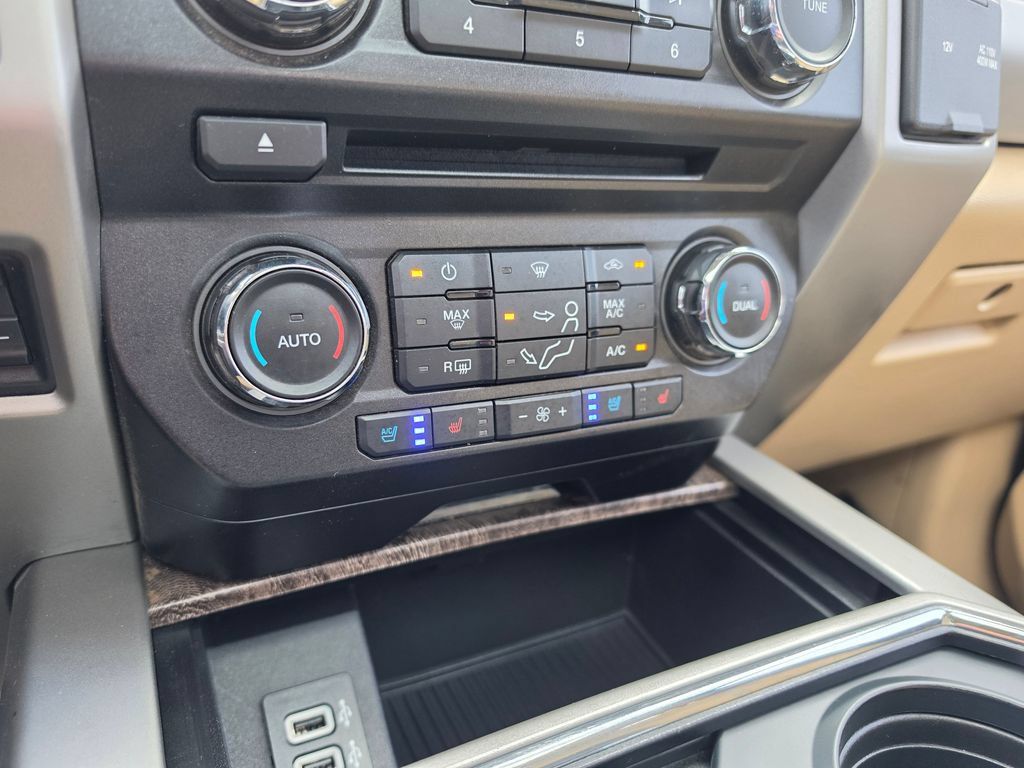 Used 2017 Ford F350 Lariat w/ Lariat Ultimate Package AWD/4WD image 29