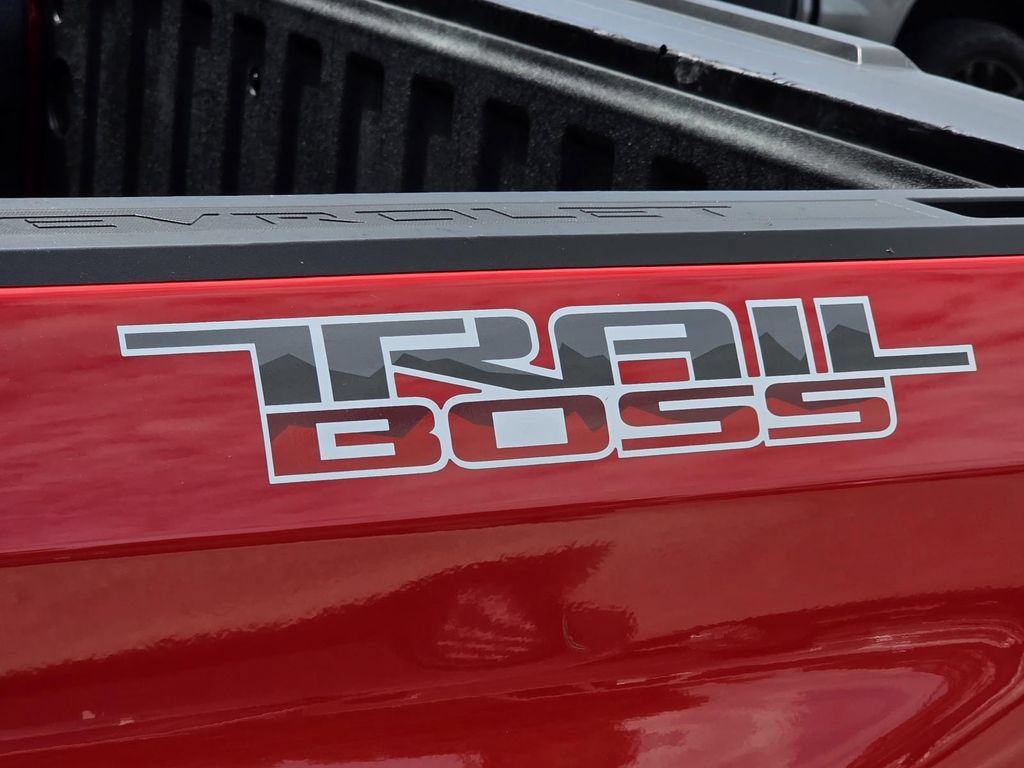 Used 2020 Chevrolet Silverado 1500 LT Trail Boss AWD/4WD image 28