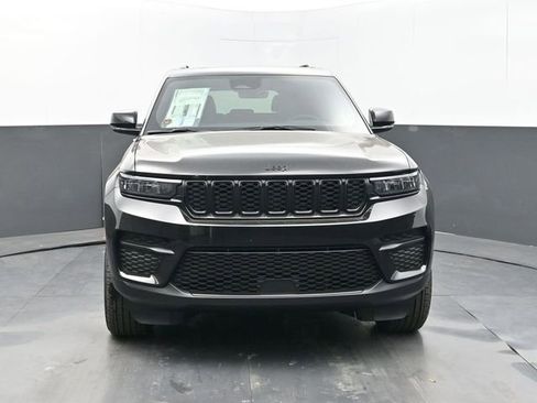 New 2025 Jeep Grand Cherokee Laredo image 8