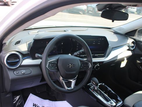 New 2026 Chevrolet Trax LT w/ Driver Confidence Package FWD image 23