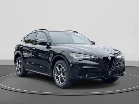 New 2025 Alfa Romeo Stelvio Sprint image 1