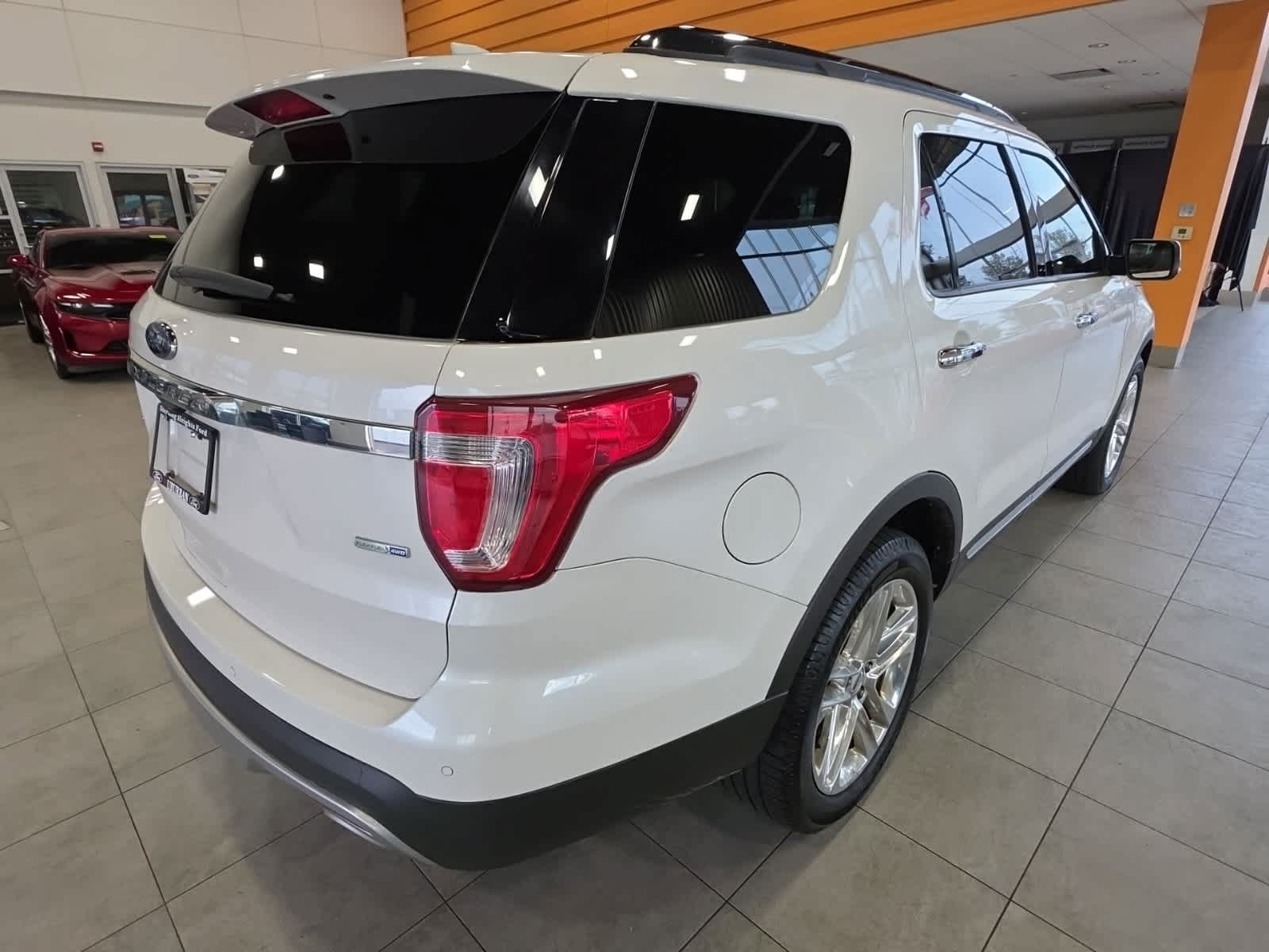 Used 2016 Ford Explorer Limited w/ Equipment Group 301A AWD/4WD image 8