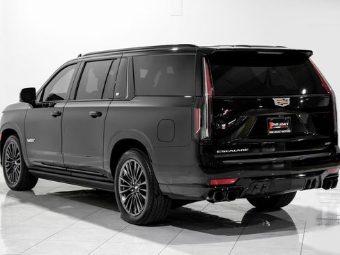 Used 2023 Cadillac Escalade ESV V image 9