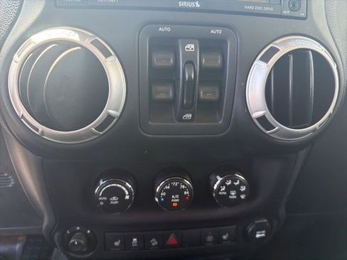 Used 2014 Jeep Wrangler Unlimited Sahara w/ Mopar Chrome Edition Group image 18