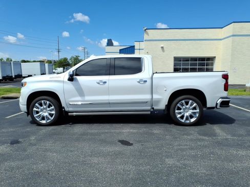Used 2025 Chevrolet Silverado 1500 High Country AWD/4WD image 4