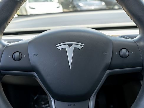 Used 2020 Tesla Model 3 Long Range image 18