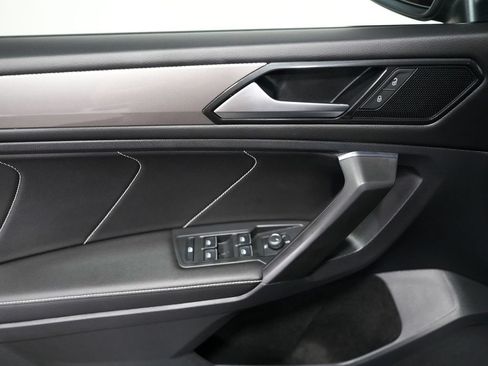 Used 2023 Volkswagen Tiguan SE w/ Panoramic Sunroof Package AWD/4WD image 12