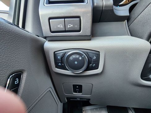 Certified 2022 Ford F250 XLT w/ XLT Premium Package image 16