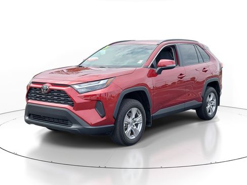 Used 2025 Toyota RAV4 XLE FWD image 3
