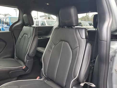New 2026 Chrysler Pacifica Limited w/ S Appearance Package image 14