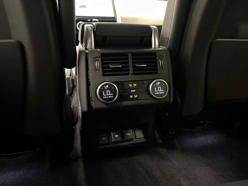 Used 2024 Land Rover Discovery Dynamic SE image 23