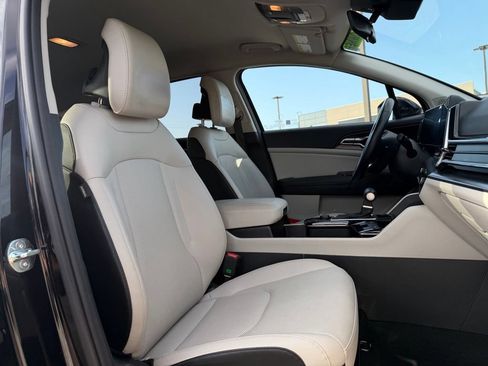 Certified 2025 Kia Sportage EX FWD image 34