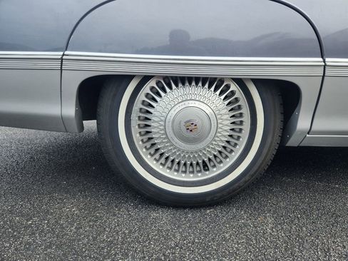 Used 1990 Cadillac Fleetwood Sedan image 11