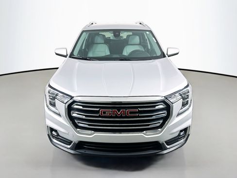 Used 2022 GMC Terrain SLT w/ Infotainment Package II FWD image 2