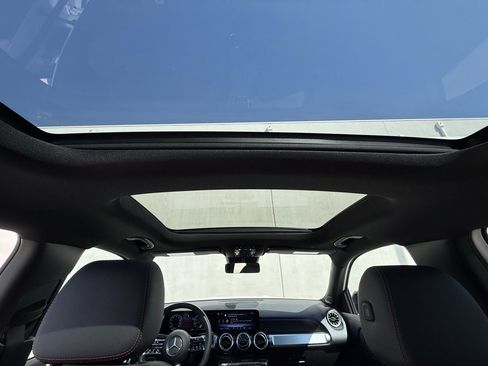 Used 2024 Mercedes-Benz GLB 250 image 7