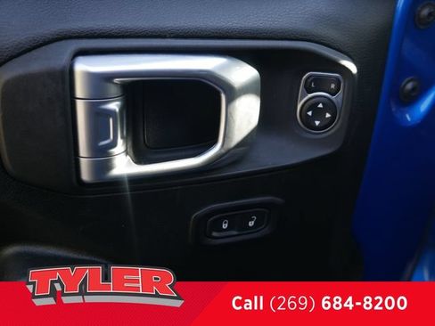 Used 2022 Jeep Gladiator Mojave AWD/4WD image 23