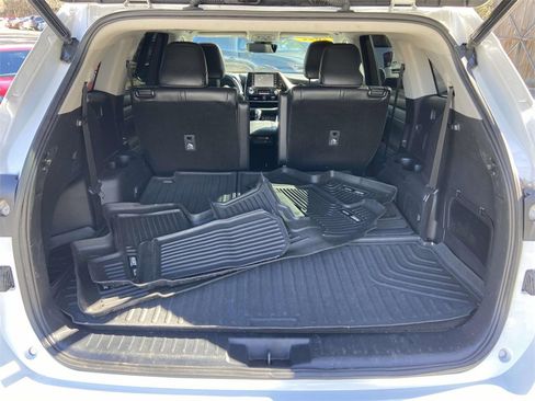 Used 2022 Toyota Highlander XLE image 9