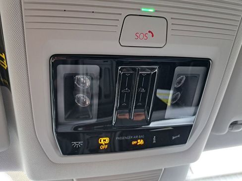 New 2026 Volkswagen Tiguan SE image 17